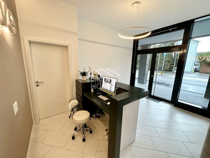 Moderner Salon an zentraler Lage (2)