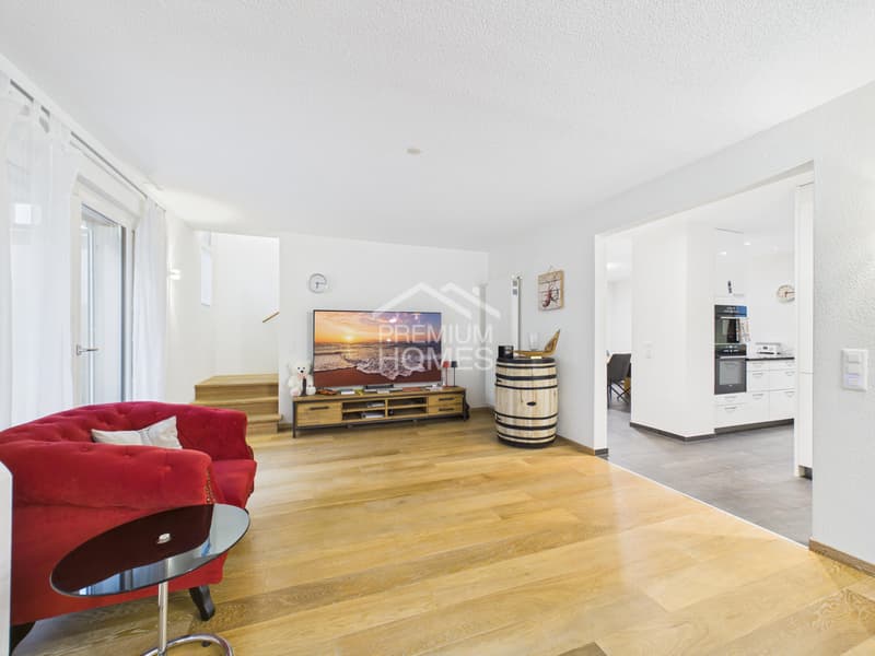 Exklusives Familienhaus mit zusätzlicher Wohneinheit, Pool und Doppelg (7)