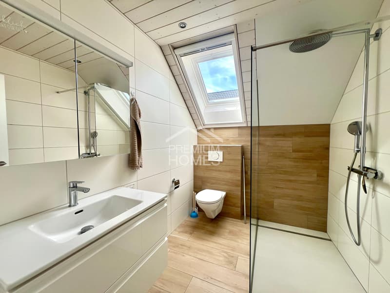 Freistehend, modern und mit traumhaftem Weitblick (6)