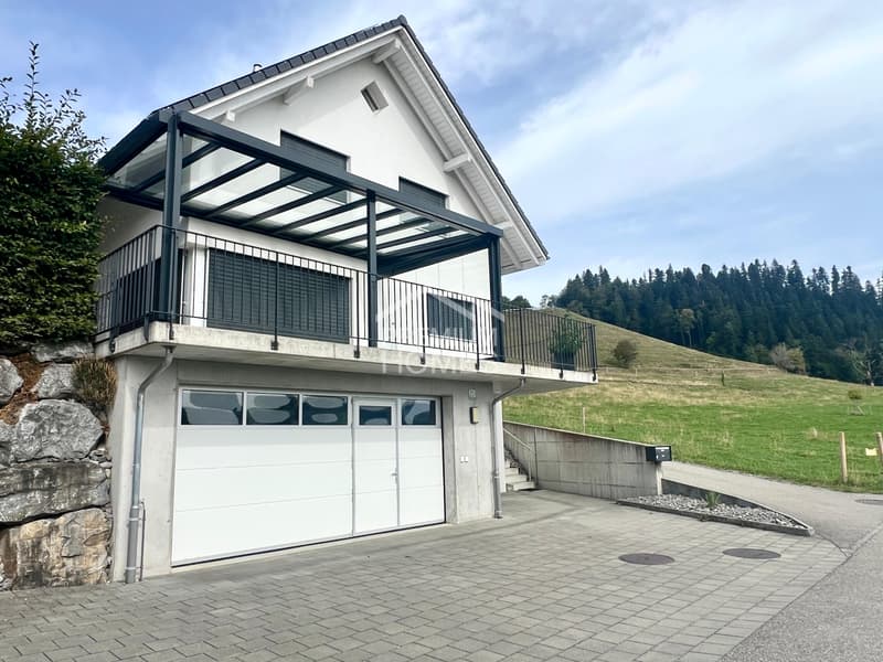Freistehend, modern und mit traumhaftem Weitblick (2)