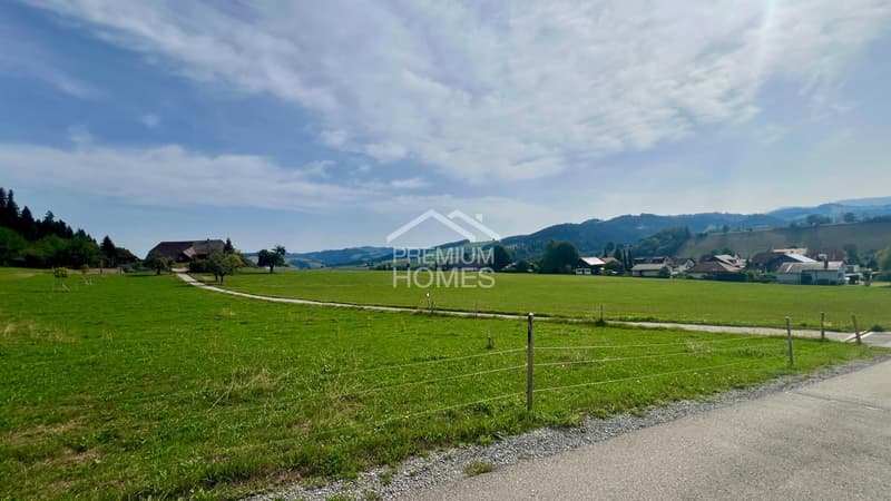 Freistehend, modern und mit traumhaftem Weitblick (1)