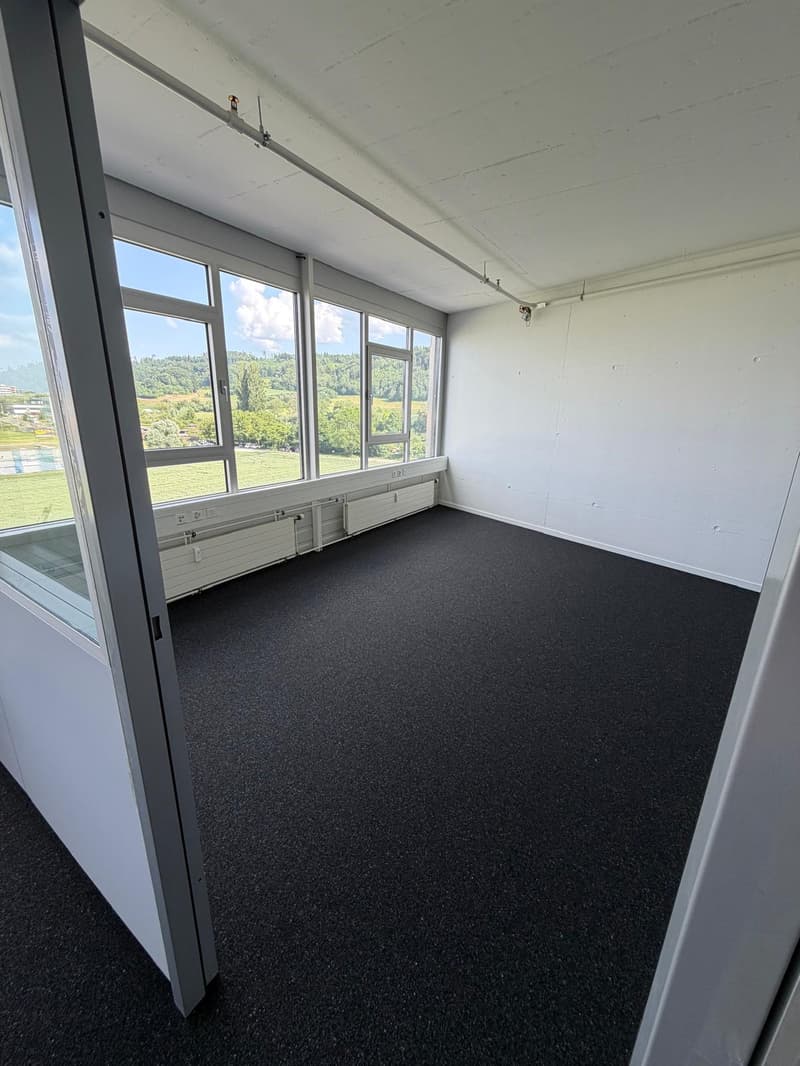 Commercial space for rent in Brügg BE – 155 m² with optimal infrastructure (4)