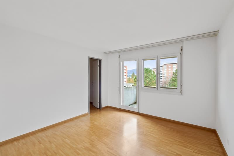 Grosszügigie 2 1/2-Zimmerwohnung (8)