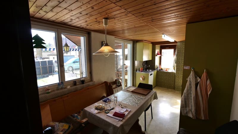 5.5 ZIMMER, GERÄUMIG, RUHIG GELEGEN, BEZAHLBAR UND MIT VIEL POTENTIAL (7)