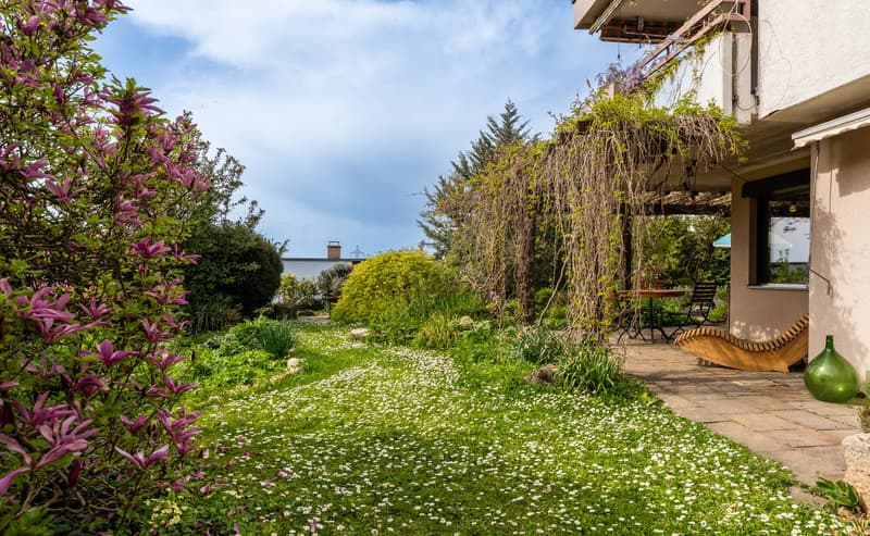 Grosszügiges Einfamilienhaus mit idyllischem Garten an ruhiger Lage (6)