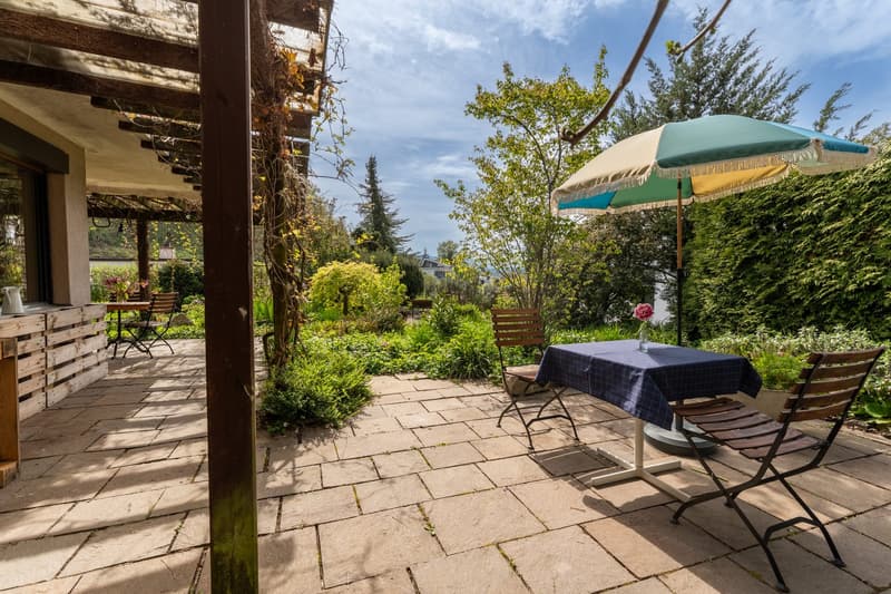 Grosszügiges Einfamilienhaus mit idyllischem Garten an ruhiger Lage (4)