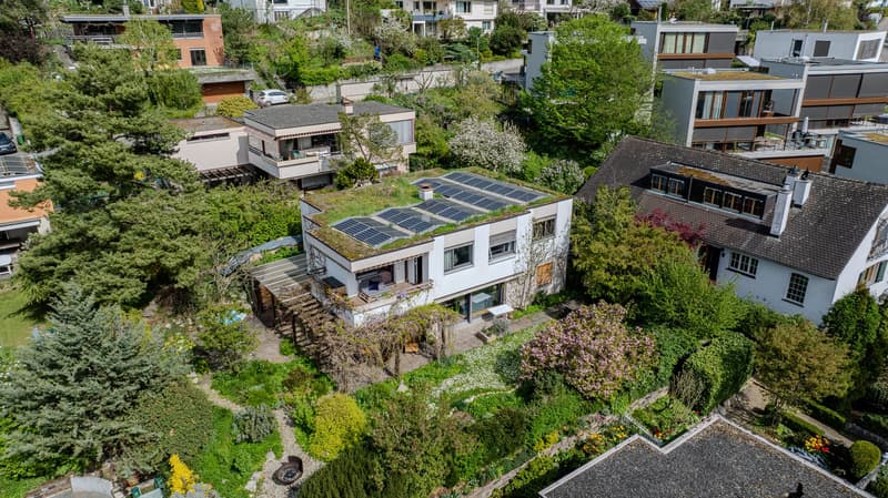 Grosszügiges Einfamilienhaus mit idyllischem Garten an ruhiger Lage (2)