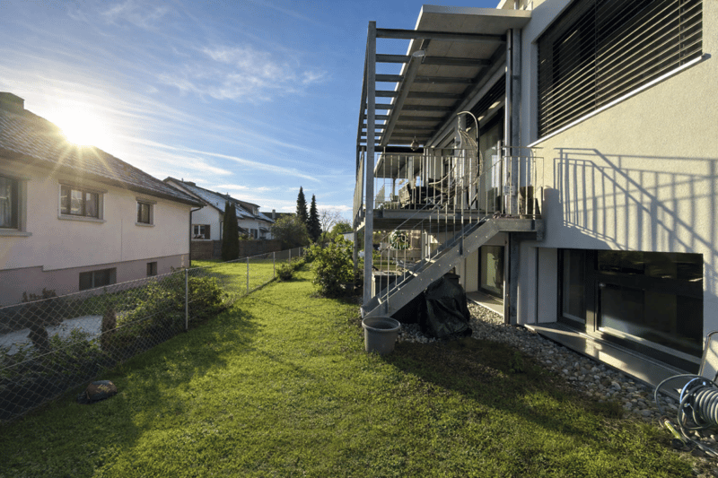 ATTRAKTIVE HOCHPARTERREWOHNUNG MIT HAUS-IM-HAUS CHARAKTER (2)