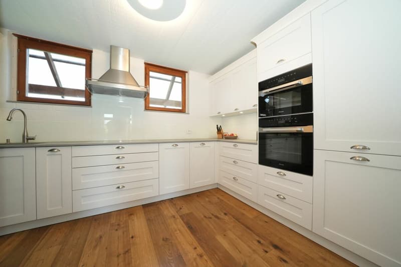 Stilvoll modernisiertes, einseitig angebautes Einfamilienhaus mit sonnigem Garten (5)