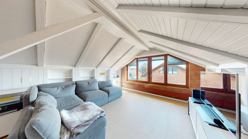 Stilvoll modernisiertes, einseitig angebautes Einfamilienhaus mit sonnigem Garten (6)