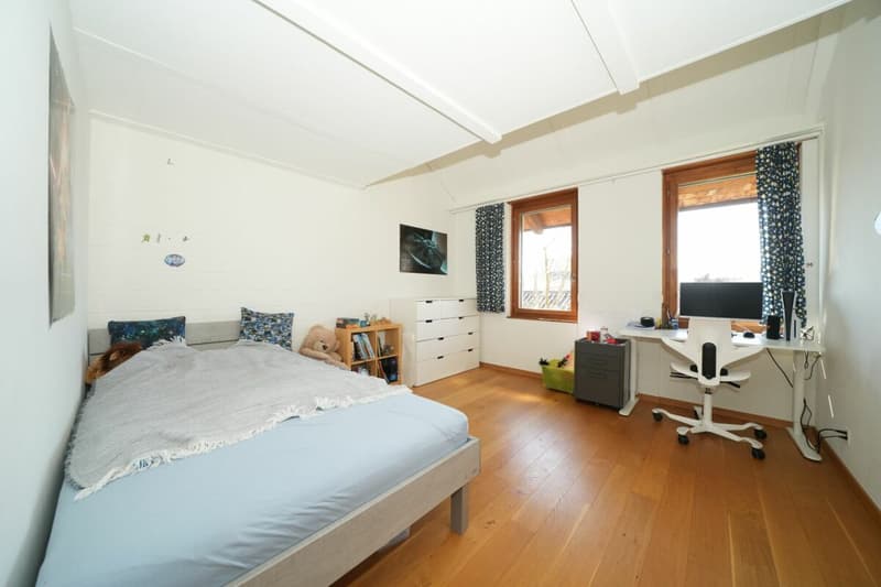 Stilvoll modernisiertes, einseitig angebautes Einfamilienhaus mit sonnigem Garten (11)