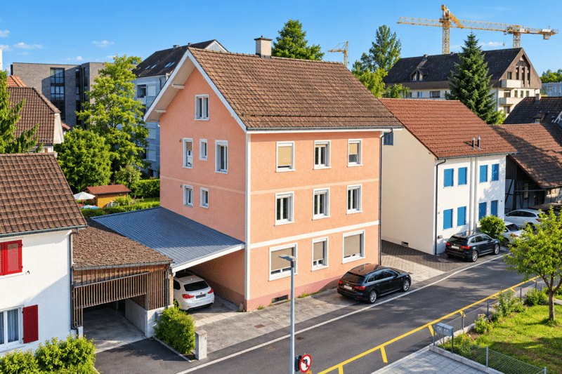 ATTRAKTIVES MEHRFAMILIENHAUS IN ZENTRALER LAGE - TOP RENDITE 5.8 % (1)