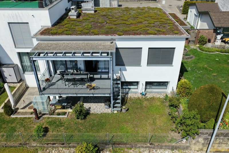 ATTRAKTIVE UND GROSSZÜGIGE HOCHPARTERREWOHNUNG MIT GARTENANTEIL (2)