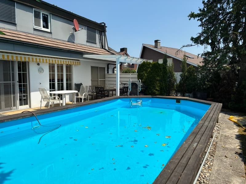 Grosszügiges 6 1/2 -Zimmer- Einfamilienhaus mit Pool in ruhiger Lage VP CHF 1'010'000.- (1)