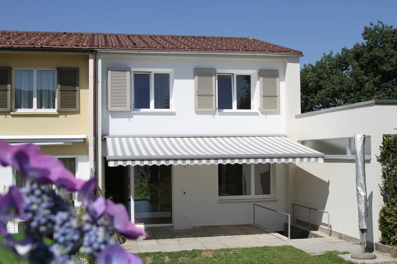 Herziges 4-Zimmer-Reihenhaus mit intimem Garten und Jurasicht (2)