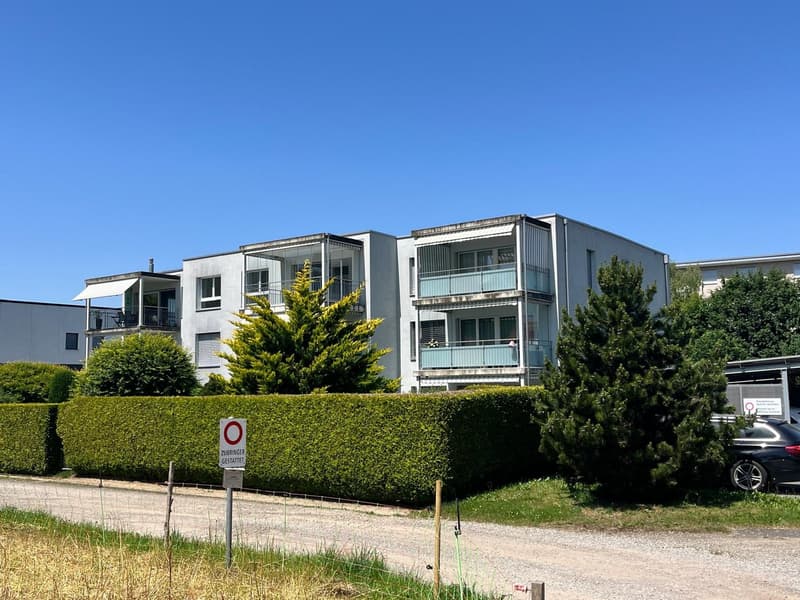 Moderne 3.5-Zimmer-Eigentumswohnung mit grosszügigem Balkon und flexibel verglastem Aussenbereich (13)