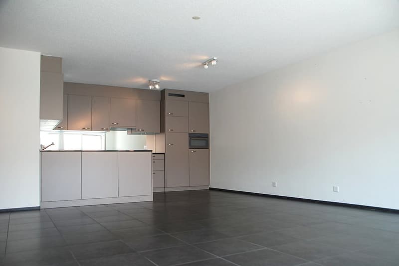 Moderne 3.5-Zimmer-Eigentumswohnung mit grosszügigem Balkon und flexibel verglastem Aussenbereich (7)