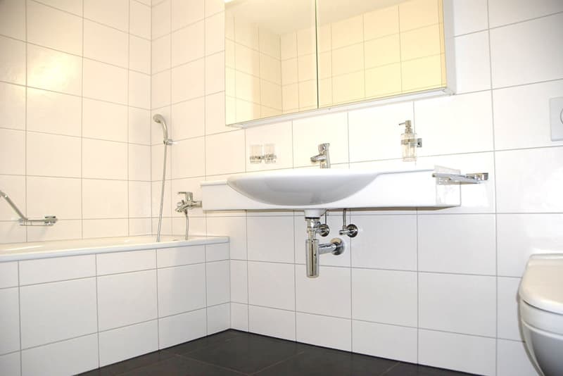 Moderne 3.5-Zimmer-Eigentumswohnung mit grosszügigem Balkon und flexibel verglastem Aussenbereich (11)