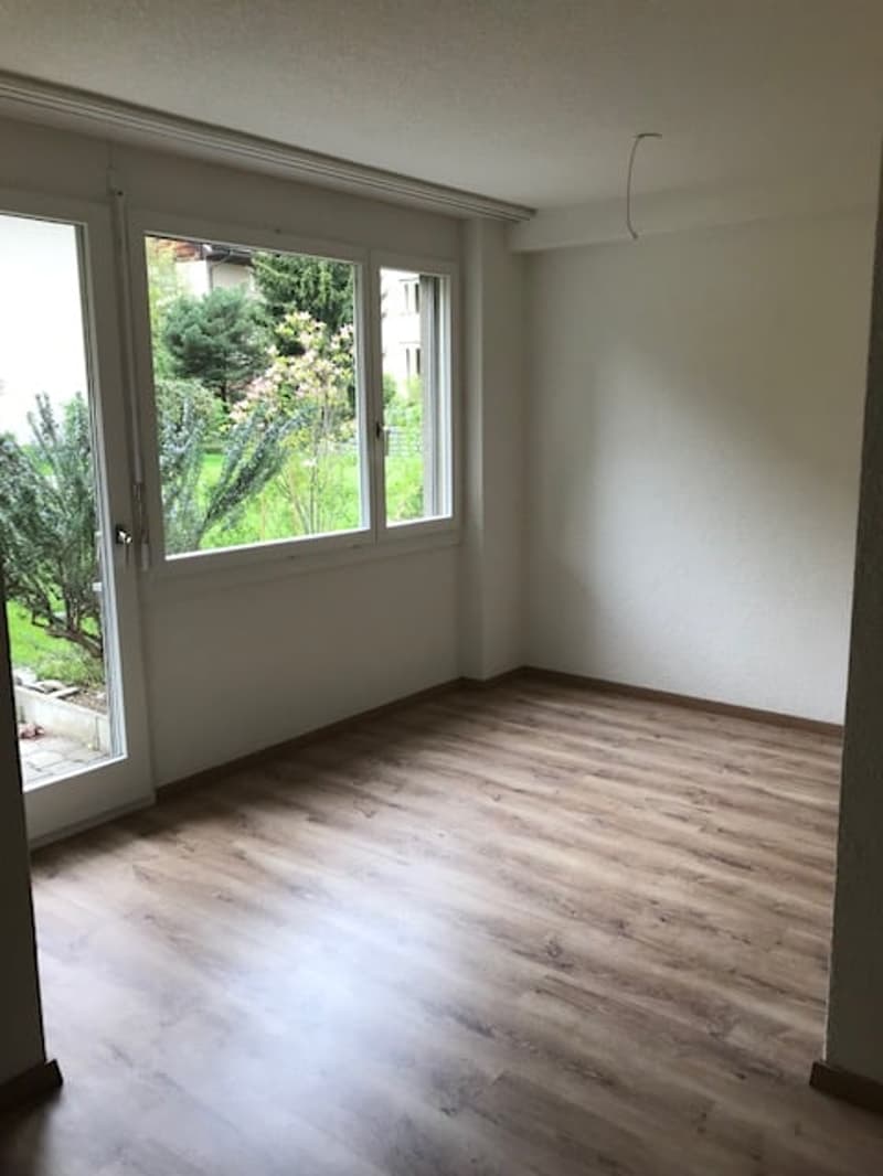 Charmante, altersgerechte 2.5-Zimmer-Wohnung im EG im Schoren-Quartier, Thun (11)