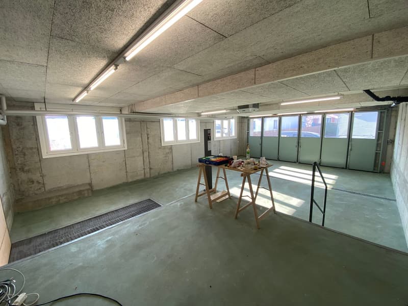"Gewerberaum / Garage / Werkstatt inkl. 1 Parkplatz" (2)