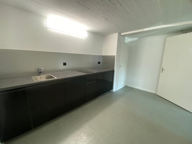 "Gewerberaum / Garage / Werkstatt inkl. 1 Parkplatz" (6)
