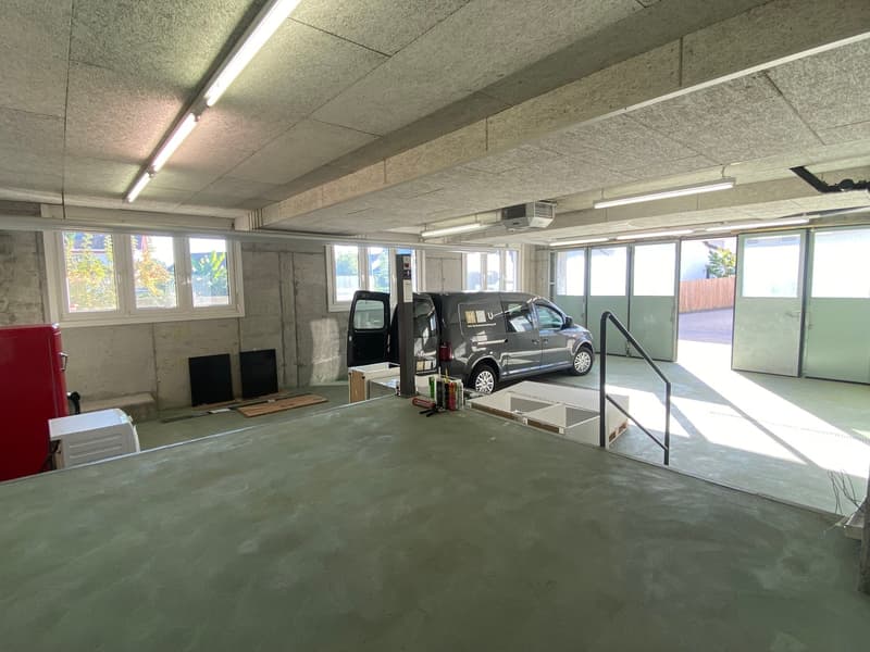 "Gewerberaum / Garage / Werkstatt inkl. 1 Parkplatz" (3)