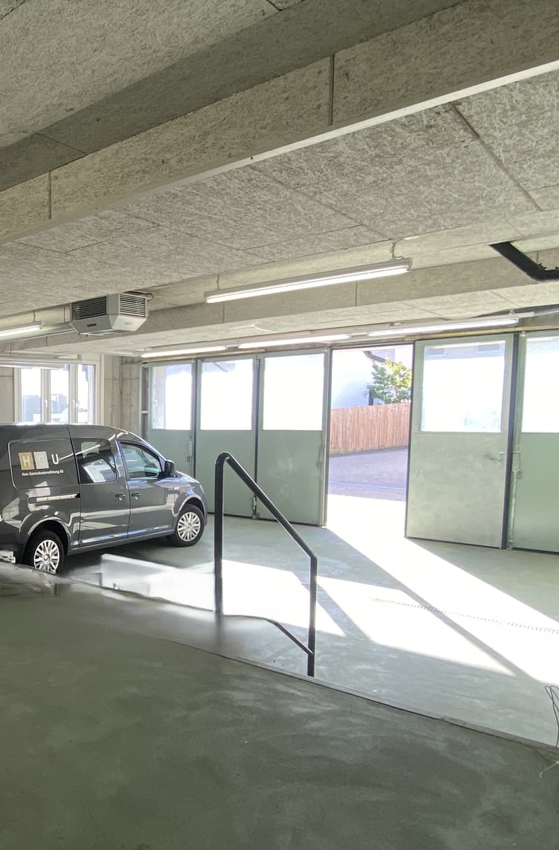 "Gewerberaum / Garage / Werkstatt inkl. 1 Parkplatz" (4)