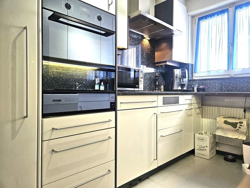 Freistehendes Einfamilienhaus an familienfreundlicher Lage mit Garten und Alpensicht (9)