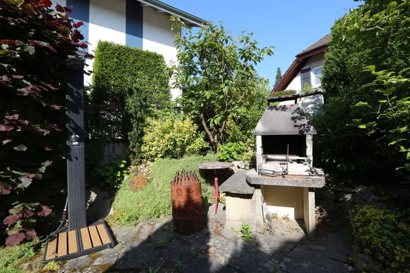 Ein freundliches 5.5-Zimmer-Haus mit Hobbyraum, Garage und idyllischer Umgebung (5)