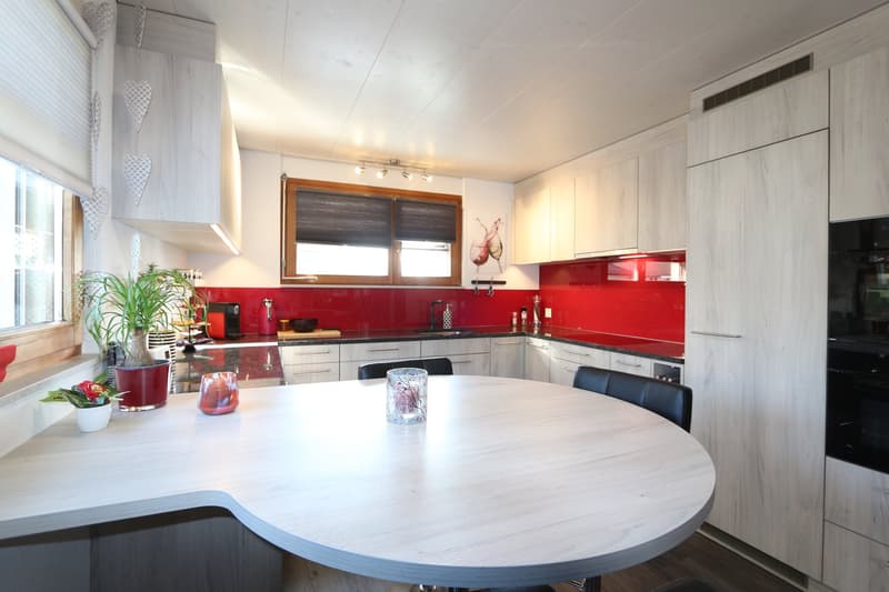 Ein freundliches 5.5-Zimmer-Haus mit Hobbyraum, Garage und idyllischer Umgebung (2)