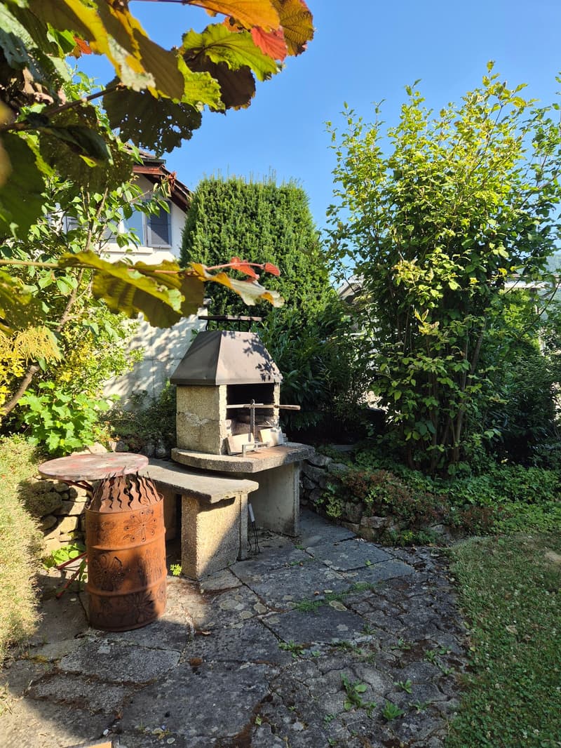 Ein freundliches 5.5-Zimmer-Haus mit Hobbyraum, Garage und idyllischer Umgebung (5)