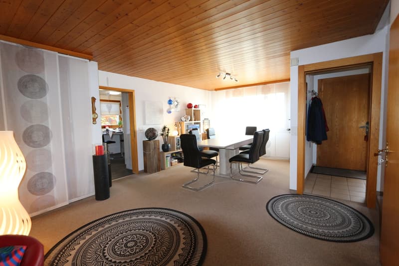 Ein freundliches 5.5-Zimmer-Haus mit Hobbyraum, Garage und idyllischer Umgebung (4)
