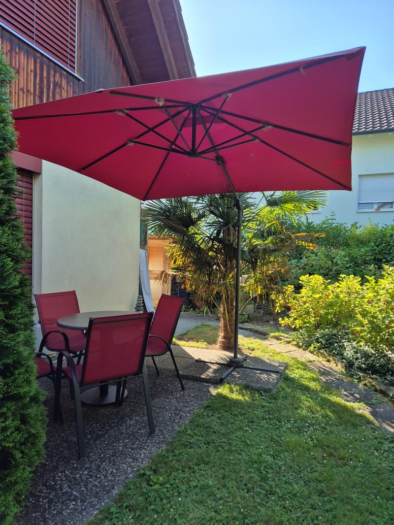 Ein freundliches 5.5-Zimmer-Haus mit Hobbyraum, Garage und idyllischer Umgebung (2)