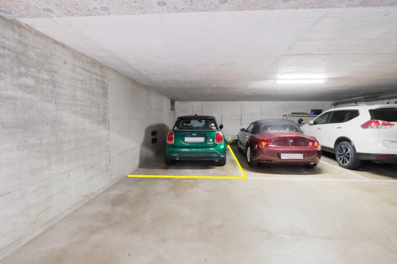 Einstellhallenplatz / Indoor parking space