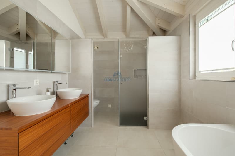 Badezimmer / Bathroom