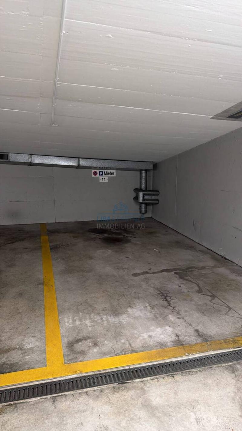 Parkplatz / Parking Lot