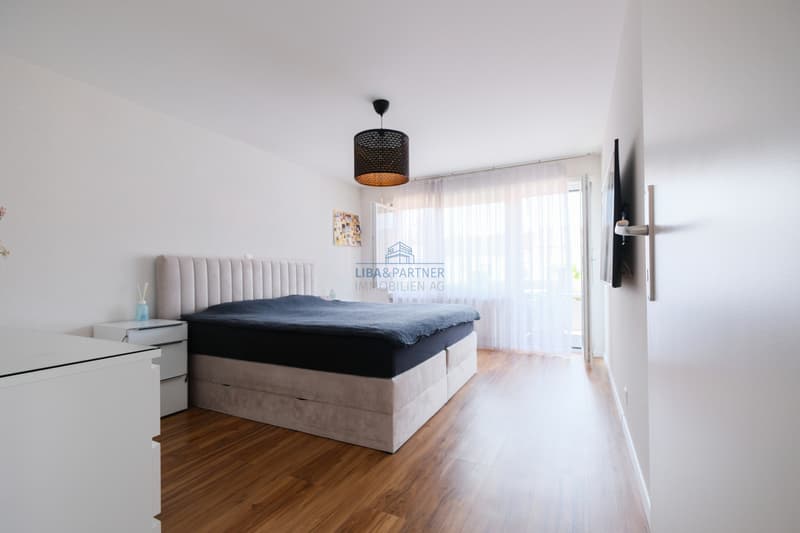 Schlafzimmer / Bedroom