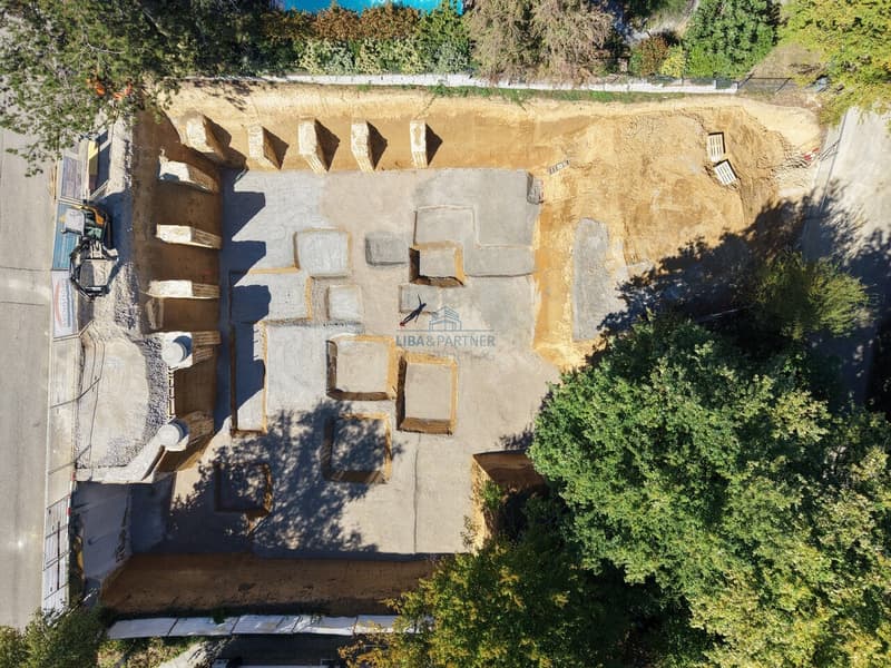 Grundstück / Baufortschritt / Property / Construction Progress