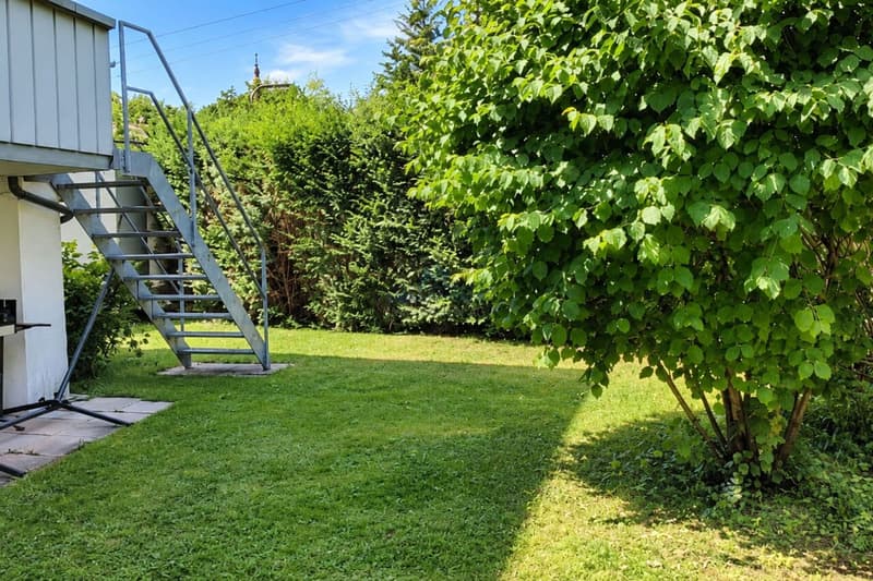 Garten mit demontierbarer Balkontreppe / Garden with a removable balcony staircase