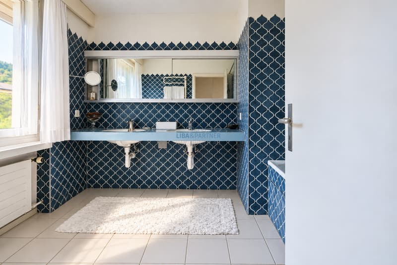Badezimmer Obergeschoss / Upstairs Bathroom