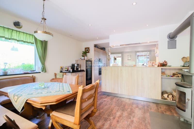 Küche mit Essbereich / Kitchen with dining area