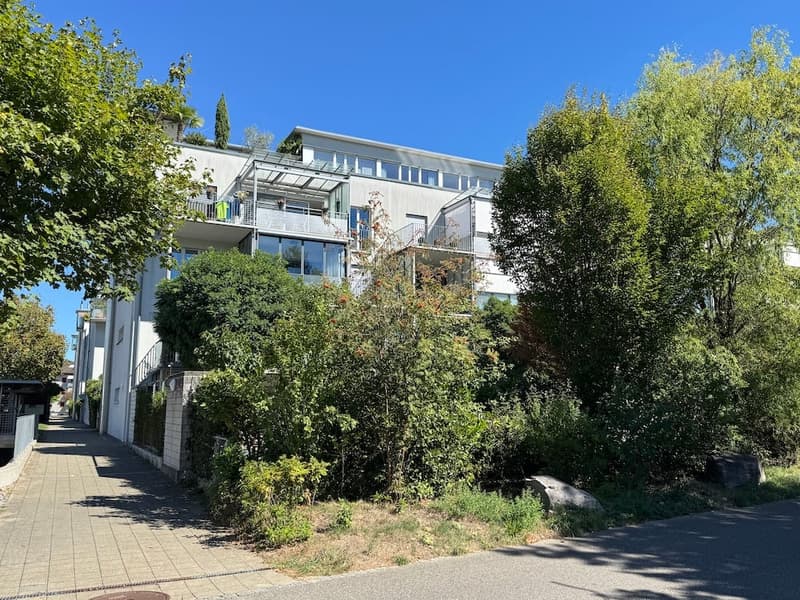 Zentral, ruhig und mit unverbaubarer Aussicht: Ihr neues Zuhause in Suhr (2)