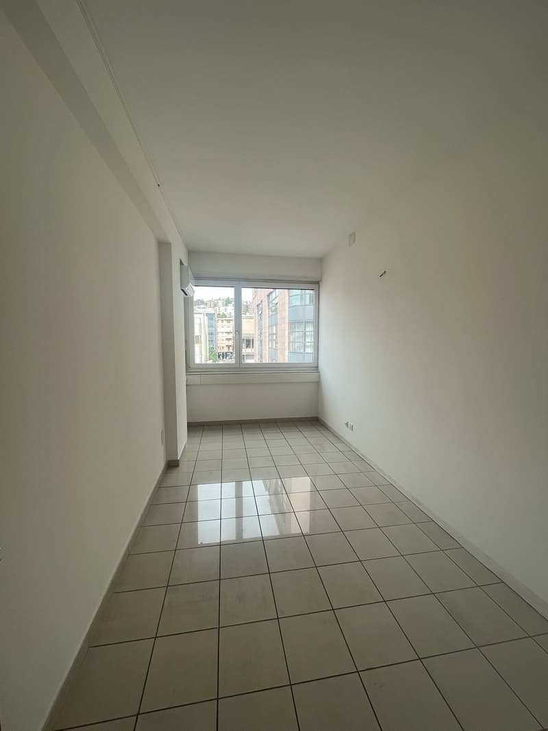 Ufficio 3.5 locali in zona centrale e di forte passaggio (3)