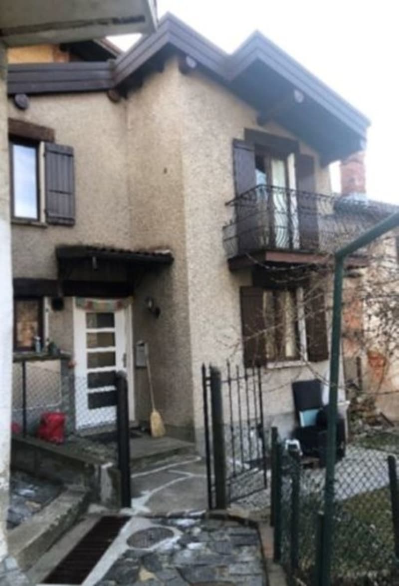 Vendiamo casa di nucleo con giardino (2)