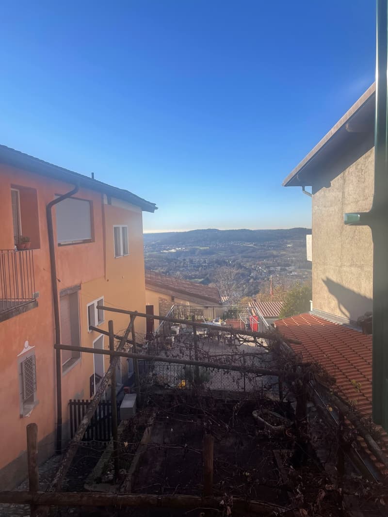Soleggiato bilocale al piano terra a Somazzo (7)