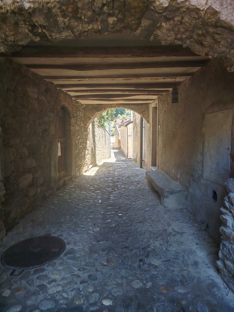 Casa ticinese nel nucleo di Mugena (11)