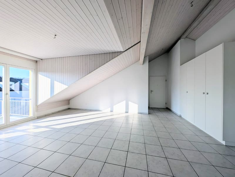 Attraktive 3.5 Zimmer Dachwohnung mit Weitblick. Ideales Anlageobjekt (6)