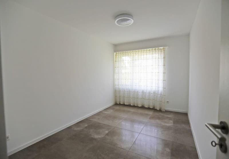 Geräumige und elegant gestaltete Wohnung in ruhiger und dennoch zentraler Lage in Elsau - Mietkauf möglich (8)