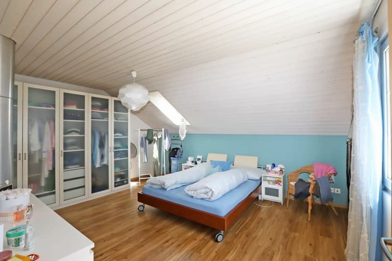 Stilvolles 5.5-Zimmer-EFH mit grosszügigem Fahrzeugabtsellangebot (11)