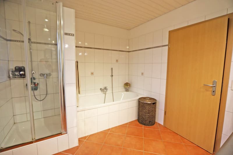 Stilvolles 5.5-Zimmer-EFH mit grosszügigem Fahrzeugabtsellangebot (14)